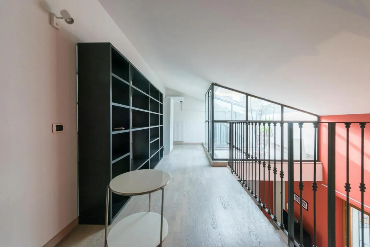 Heart Centre Milan Navigli 3 Levels Apartment Италия